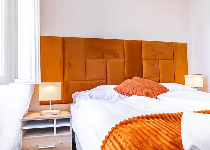 Apartment Charming 2br Aprtment Near Tourist Attractions *