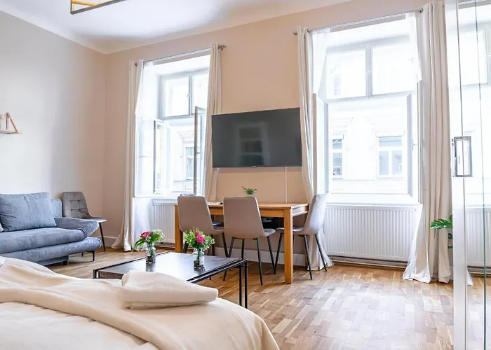 Apartment Charming 2br Aprtment Near Tourist Attractions