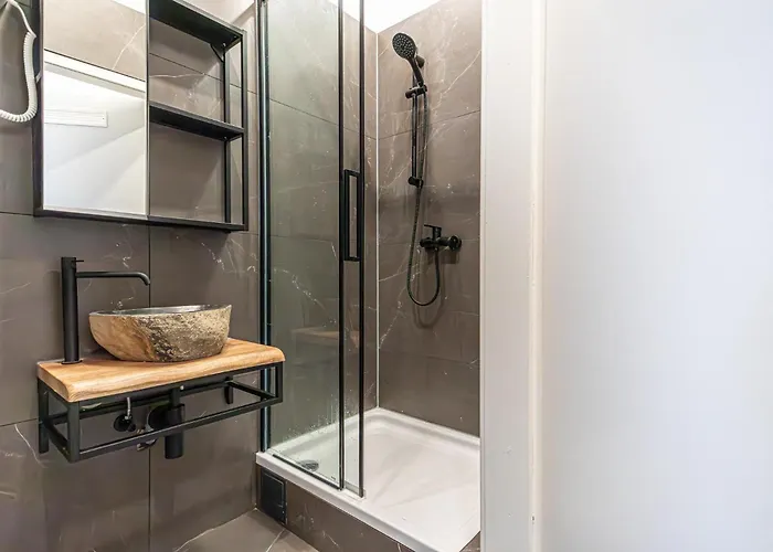 Apartment Charming 2br Aprtment Near Tourist Attractions