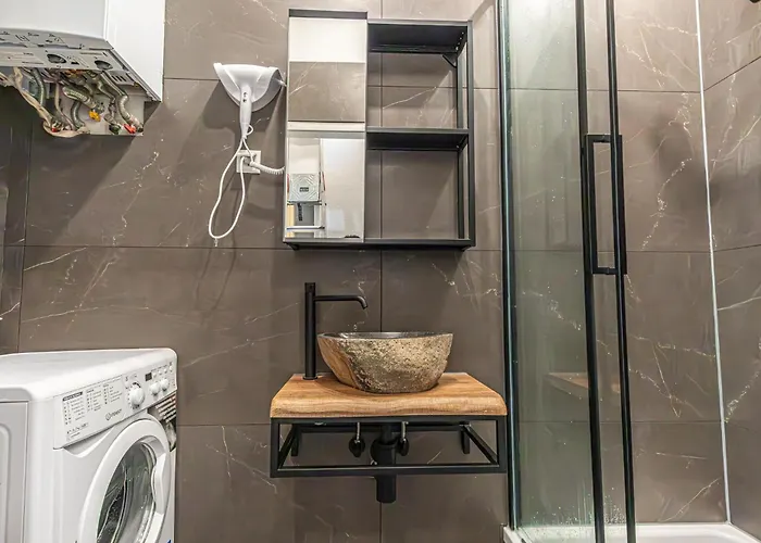 Charming 2br Aprtment Near Tourist Attractions *